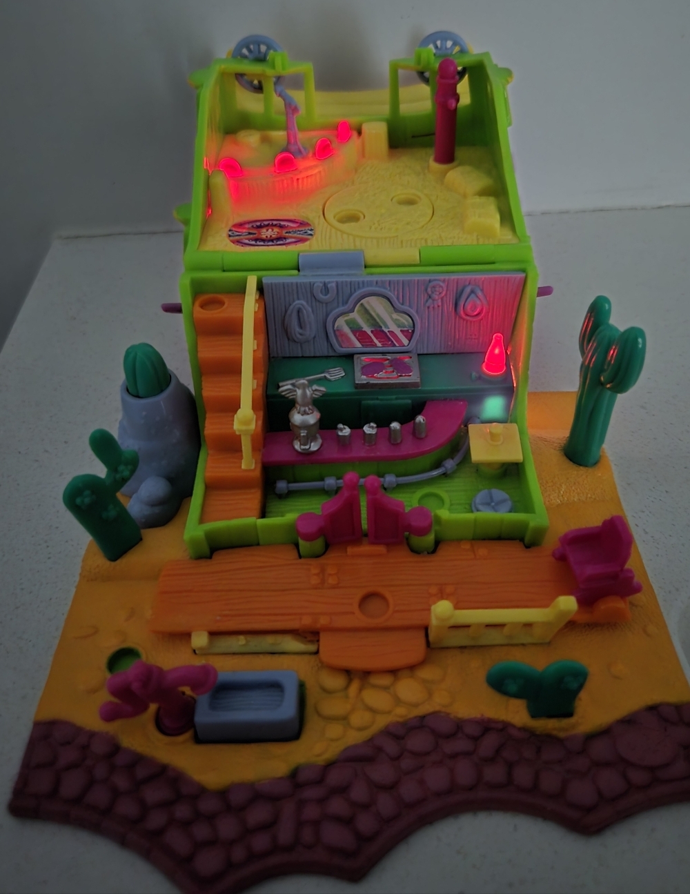 RARE WORKING 1994 Bluebird VTG Polly Pocket Horseshoe Saloon - Lights Up!